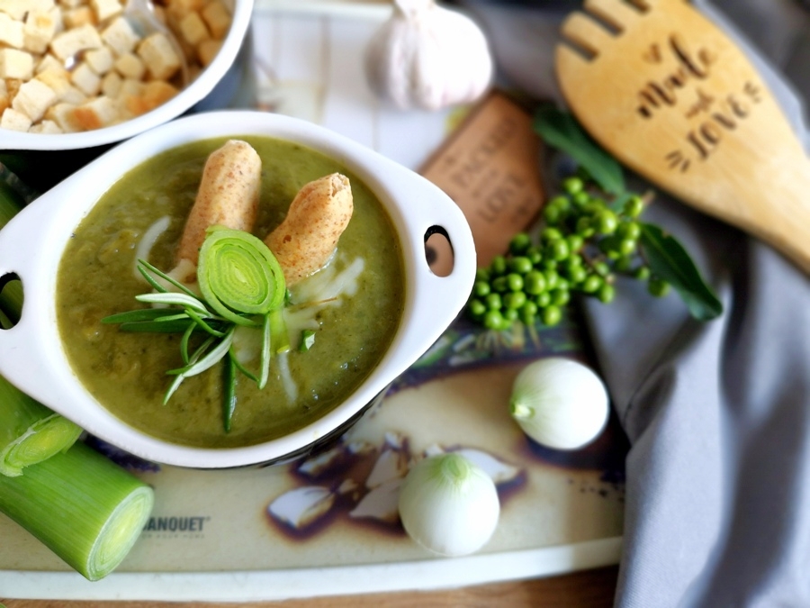 В то же время, я призываю вас попробовать мой проверенный рецепт   крем-суп из тыквы   и   крем-суп с поре клик   ,